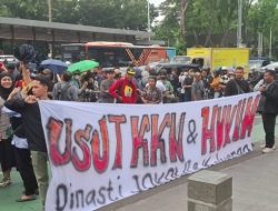 KERAS! Geruduk Polda Metro, ARM Minta Jokowi dan Keluarga Diadili Terkait Pagar Laut Hingga Blok Medan