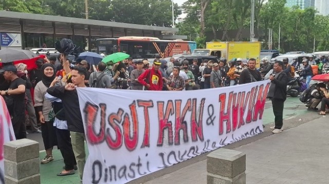 KERAS! Geruduk Polda Metro, ARM Minta Jokowi dan Keluarga Diadili Terkait Pagar Laut Hingga Blok Medan