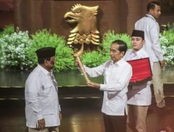 Prabowo di Antara Hidup Jokowi atau Adili Jokowi