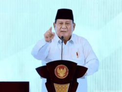 Publik Sindir Gesture Prabowo Kayak Bocah: Jadi Mirip Bu Mega Versi Cewek!