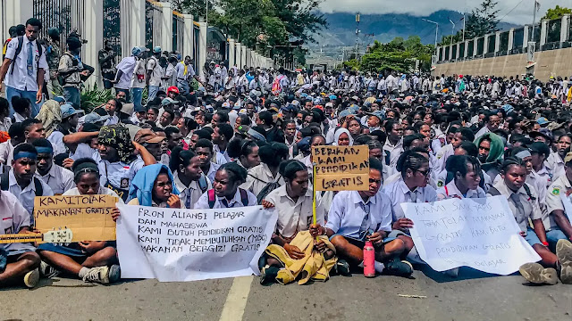 Demo Tolak Makan Bergizi Gratis Berujung Ricuh, Siswa Papua Mintanya Pendidikan Gratis