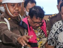 Zarof Dituntut Buka Asal Usul Uang Rp915 Miliar