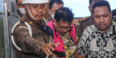 Zarof Dituntut Buka Asal Usul Uang Rp915 Miliar