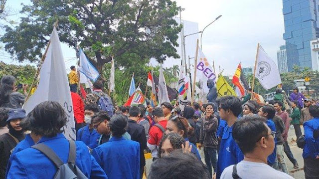 BREAKING NEWS: Mahasiswa Gelar Demo Besar Indonesia Gelap di Jakarta Siang Ini, Berikut Tuntutannya