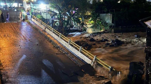 Banjir Bandang di Puncak Bogor: Permukiman Terendam dan Jembatan Putus, Pemkab Imbau Warga Tenang