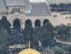 Ketegangan Meningkat Selama Ramadan, Pasukan Israel Rampas Toa Masjid Al-Aqsa