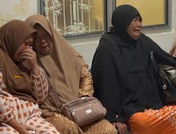 Tangis Keluarga Pecah saat Jenazah 3 Polisi yang Gugur Ditembak Tiba di RS Bhayangkara Lampung