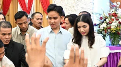 Prabowo Utus Jokowi Hadiri Pemakaman Paus Fransiskus, Kok Bukan Gibran?