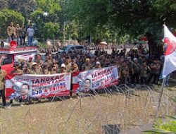 Puluhan Orang Desak KPK Periksa dan Tangkap Ridwan Kamil