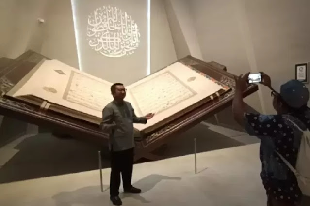 Al-Quran Terbesar di Dunia Kini Ada di Bawah Gua Hira