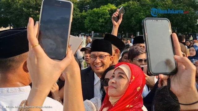 Usai Jadi Khatib Shalat Iduladha di Masjid Al-Azhar, Anies Diserbu Jemaah dan Diteriaki Presiden