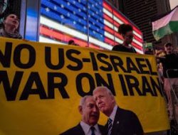 Pakar: Jika AS Bantu Israel Serang Iran, Trump Bisa Tamat