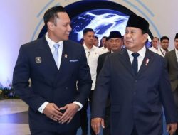 Puja-Puji Prabowo Acungi Jempol AHY, Pertanda Apa?