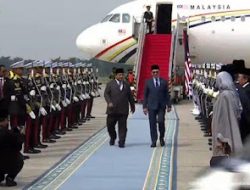 Prabowo Gelar Karpet Biru Sambut Kedatangan PM Malaysia Anwar Ibrahim, Satu Mobil ke Istana