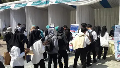 Rakyat Sulit Cari Kerja, Pejabat Malah Rangkap Jabatan