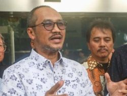 Tegas! Abraham Samad Siap Dipenjara Demi Roy Suryo Cs