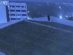 Begini Penampakan Diplomat Arya saat Mondar-mandir di Rooftop Gedung Kemlu