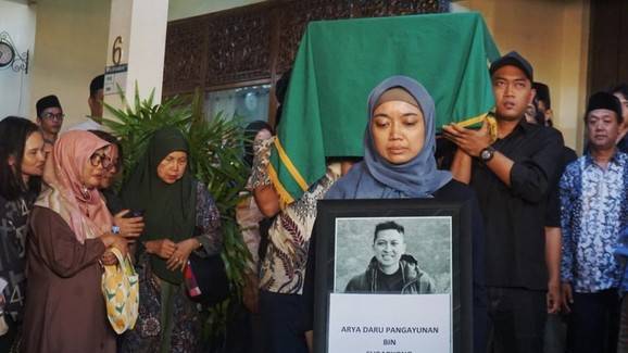 Farah dan Pesan Salah Kirim: Dugaan Perselingkuhan di Balik Kematian Diplomat Arya Daru
