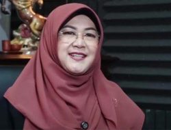 Dokter Tifa: Cuma Tujuh Persen Rakyat Percaya Ijazah Jokowi Asli