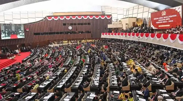 DPR Panen Gaji Rp 3 Juta per Hari: Rakyat Menjerit Kesusahan!