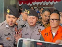 Dari Panglima Relawan untuk Wong Cilik Menuju Tahanan KPK, Potret Immanuel Pakai Rompi Oranye