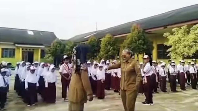 Viral Guru SD di Lampung Marah dan Cekik Siswa Saat Upacara