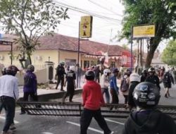 Demo Ricuh di Grobogan, Kantor DPRD hingga Polsek Jadi Sasaran Amuk Massa