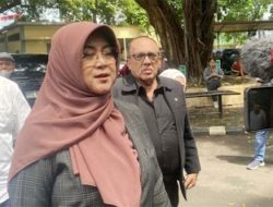 Dokter Tifa Surati Donald Trump, Bongkar Alasan di Balik Ijazah Jokowi?