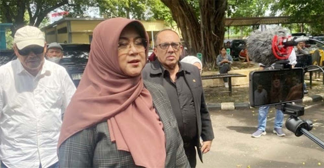 Dokter Tifa Surati Donald Trump, Bongkar Alasan di Balik Ijazah Jokowi?