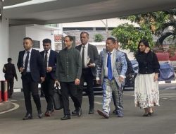 Nadiem Makarim Tiba di Kejagung, Diperiksa soal Kasus Korupsi Pengadaan Laptop