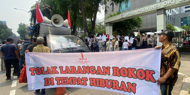KPJ Kepung DPRD DKI Protes Larangan Rokok di Tempat Hiburan Malam