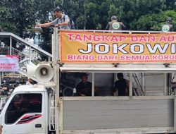 Spanduk Tangkap dan Adili Jokowi Terpasang di KPK