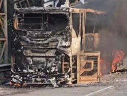 Bus Damri Terbakar di Tol JORR Jatiasih