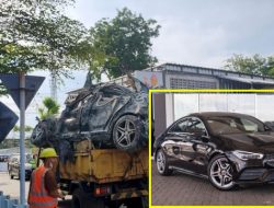 Mobil Mercy Diduga Milik Pengasuh Ponpes Tertimbun Runtuhan jadi Sorotan, Netizen: Beli Jasa Arsitek Gak Sanggup?