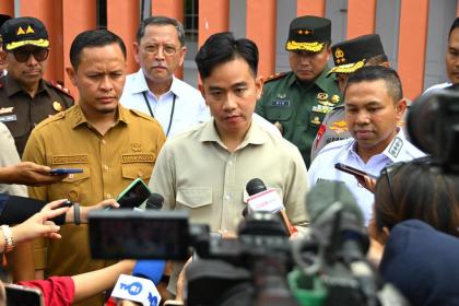 Gibran Buka Suara Soal Kunjungan Roy Suryo Cs ke Makam Ayah Jokowi, Responsnya Bikin Heboh
