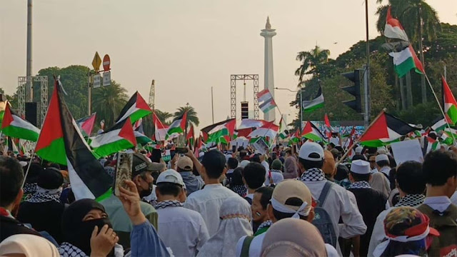 Solidaritas Palestina Menggema di Patung Kuda: Ratusan Bendera Berkibar, Kecaman terhadap Israel Bergaung