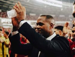 Gaji Fantastis Patrick Kluivert di Timnas Indonesia: Berapa Kompensasi yang Didapat Usai Dipecat?