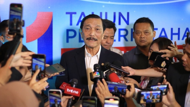 Luhut Buka Suara: Kereta Cepat Punya Utang Jumbo, Tapi Ini Alasannya!