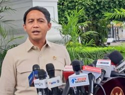 Sammy Notaslimboy Sindir Ijazah Asli di Depan Jokowi, Punchline-nya Malah Bikin Anyep!