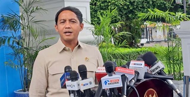 Sammy Notaslimboy Sindir Ijazah Asli di Depan Jokowi, Punchline-nya Malah Bikin Anyep!