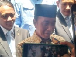 Jokowi Cuma Tersenyum, Ditanya Soal Utang Kereta Cepat Whoosh: Ini Fakta yang Bikin Heb