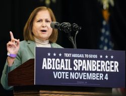 Tak Hanya Zohran Mamdani, Ghazala Hashmi Terpilih Jadi Wagub Muslim Pertama di AS