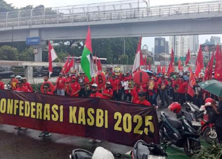 Demo Buruh Kasbi di DPR: 10 Tuntutan Mengejutkan, dari UU Pro Buruh hingga Dukung Palestina!