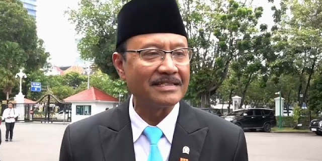 10 Pahlawan Nasional 2025, Termasuk Gus Dur & Soeharto, Dapat Dukungan Rp57 Juta/Tahun: Ini Daftar Lengkapnya!