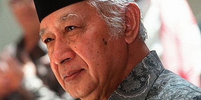 Soeharto Pahlawan Nasional: Mengapa Gelar Ini Masih Menyisakan Luka yang Belum Sembuh?