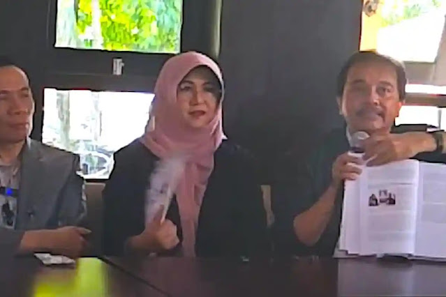 Roy Suryo Bawa Buku Rahasia Jokowis White Paper ke Polda, Apa Isinya?