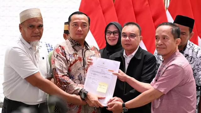 Presiden Prabowo Rehabilitasi 2 Guru yang Dipecat Karena Bantu Sesama: Apa Alasannya?
