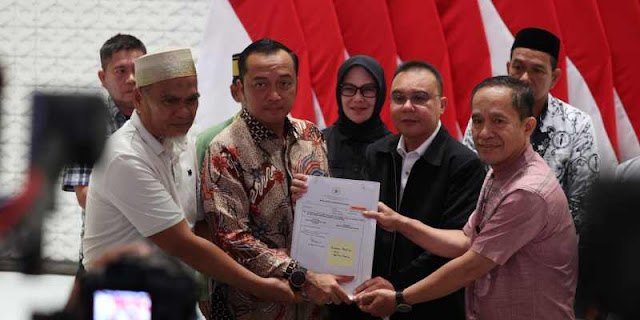 Presiden Prabowo Tandatangani Rehabilitasi: Akhir Kisah Pilu Dua Guru yang Diperkarakan karena Dana Komite