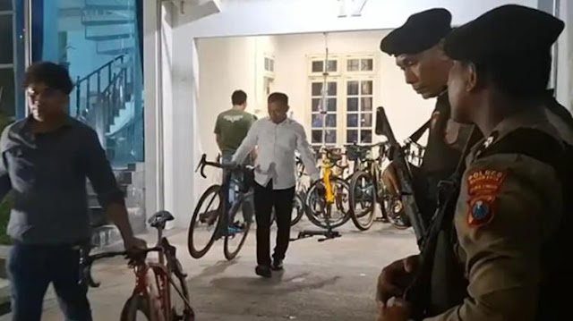 KPK Sita 24 Sepeda hingga Jeep Rubicon Milik Direktur RSUD, Ini Modus Korupsinya!