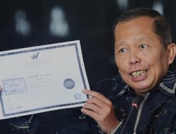 Arsul Sani Pamer Ijazah Gelar Doktor dan Foto Wisuda